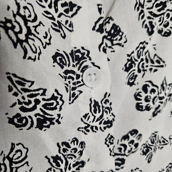 BeachLunchLounge Floral Button Up Blouse - Picture 4 of 8